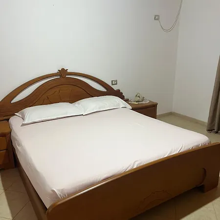 Nori Hause * Vlorë